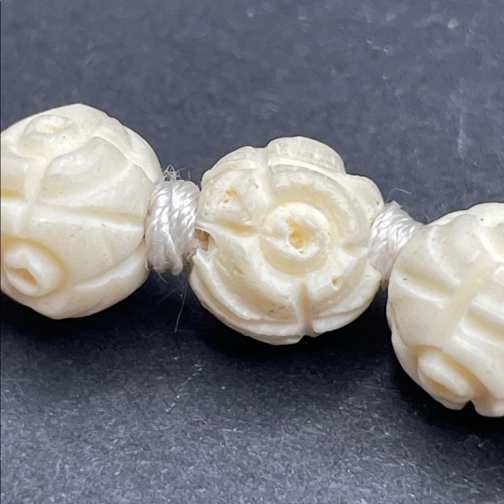 Hand carved bone necklace with floral cloisonné clasp C2 - Picture 5 of 7